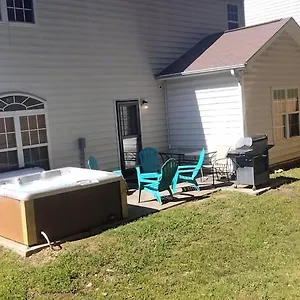 Holiday home Cozy 4b 2 5b King Beds Jacuzzi, Charlotte